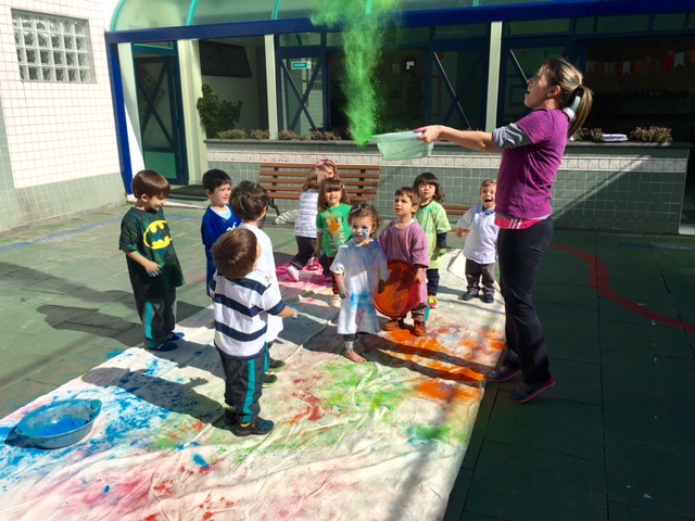 Muita cor e alegria no Happy Holi do Núcleo de Educação Infantil